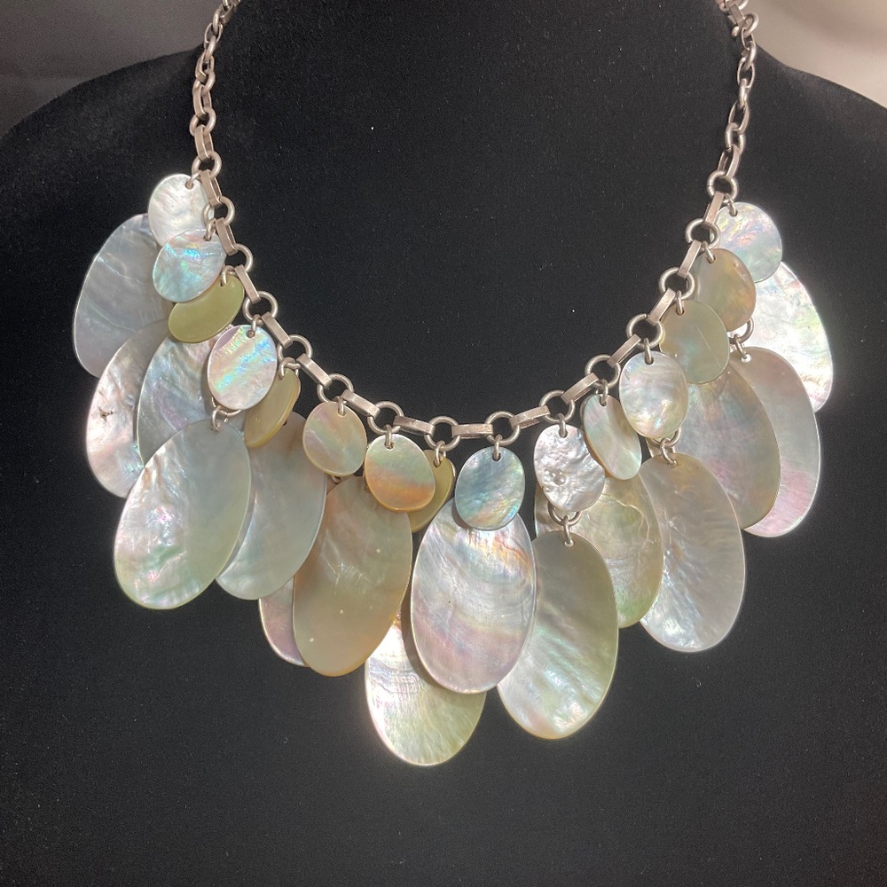 🌺 Signed Vintage Babylon’s Paris French Designer Mother of Pearl Necklace